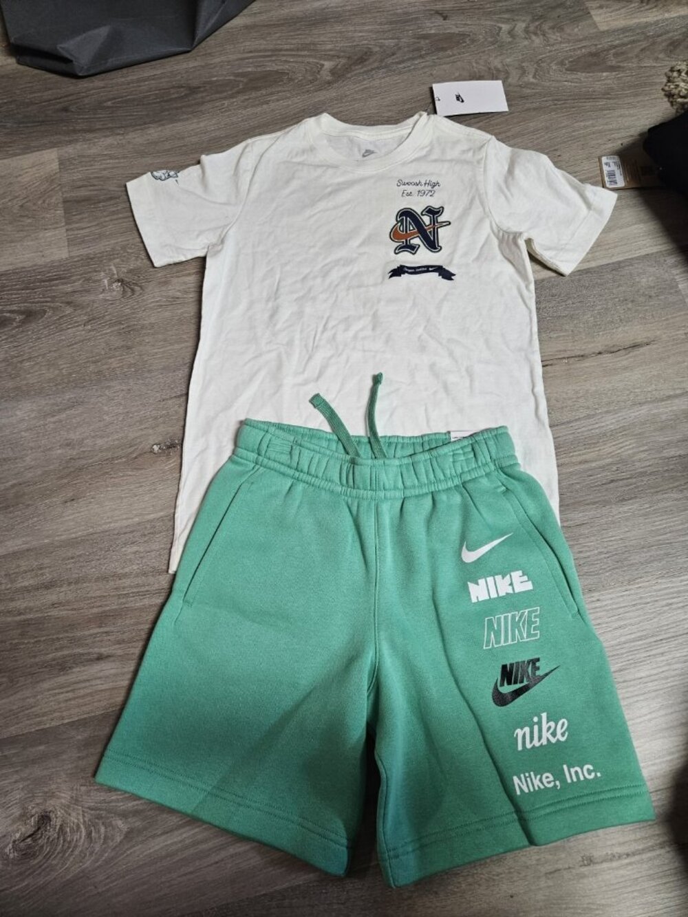 Boys Nike Swoosh Short And T-shirt Set Green&white Size M